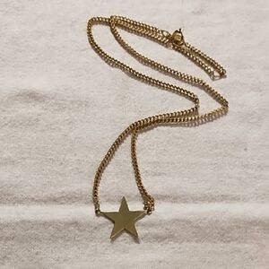 Avon Gold Star Pendant Necklace